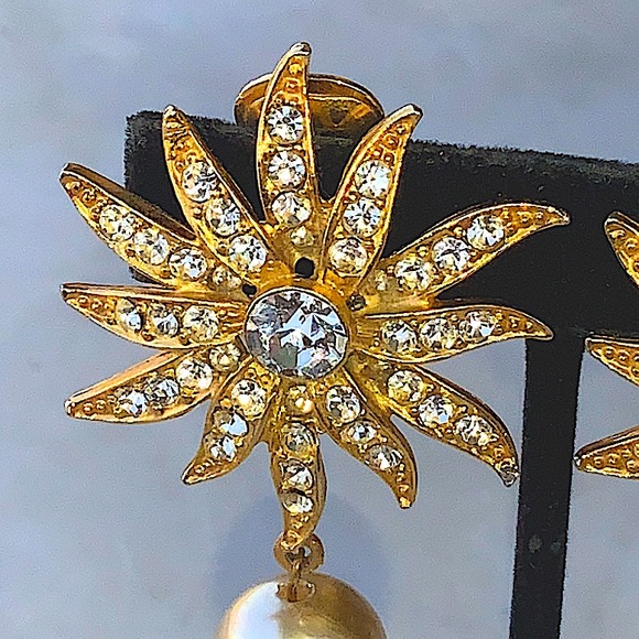 TARA EARRINGS CLIP ON GOLD PEARL DANGLES CRYSTALS FLOWER 3 1/2 IN SAMPLE VINTAGE - Picture 6 of 8
